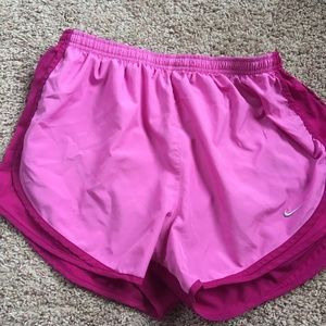 Women's Dri-FIT Tempo Running Shorts:  pink/maroon